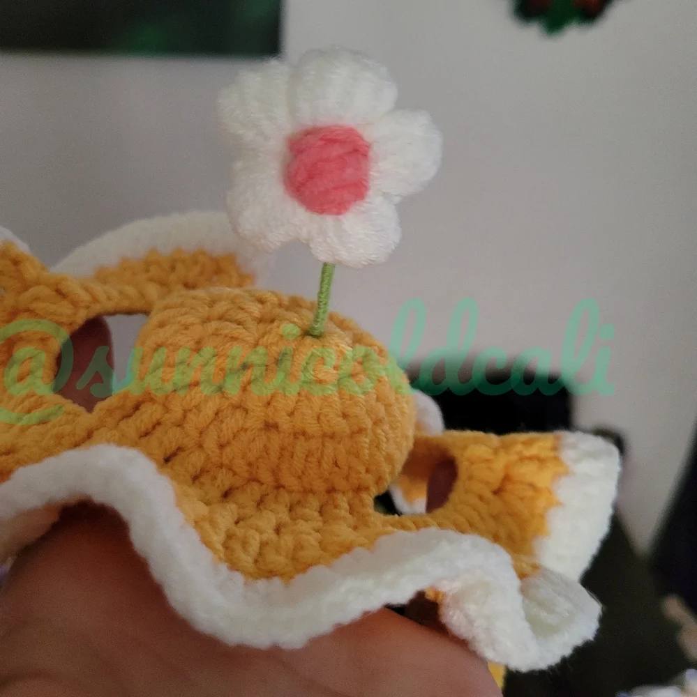 Crochet sun hat for cat